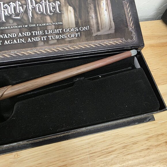 Harry Potter Wand With Illuminating Tip The Noble Collection WORKS!!! - Picture 3 of 9